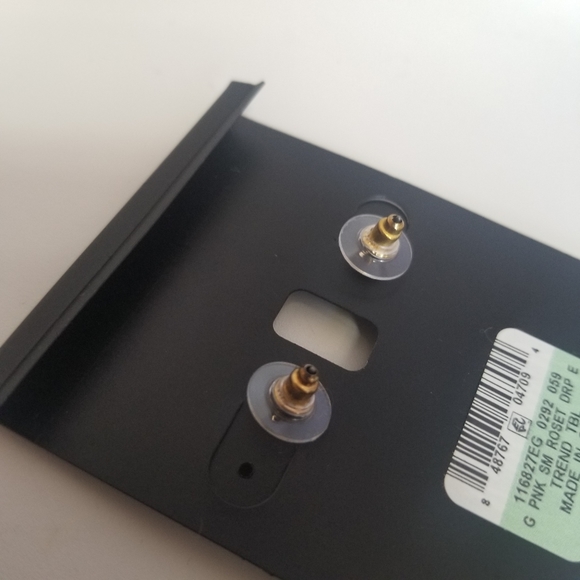 INC drop earnings with rose & crystals - Picture 4 of 4